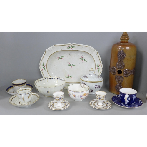 786A - A collection of 18th and early 19th century porcelain including a Flight Barr lidded sugar basin, a ... 