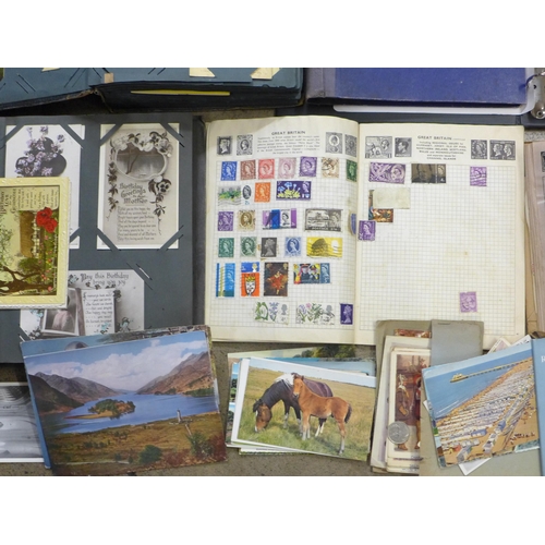 786B - A collection of stamps, postcards and a binder containing international coinage