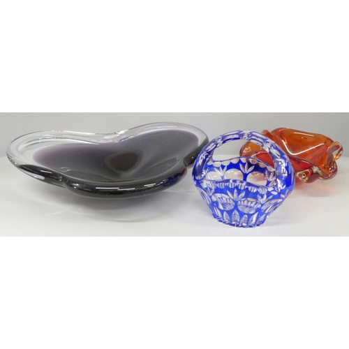 789 - Three pieces of glassware; two Murano and a basket