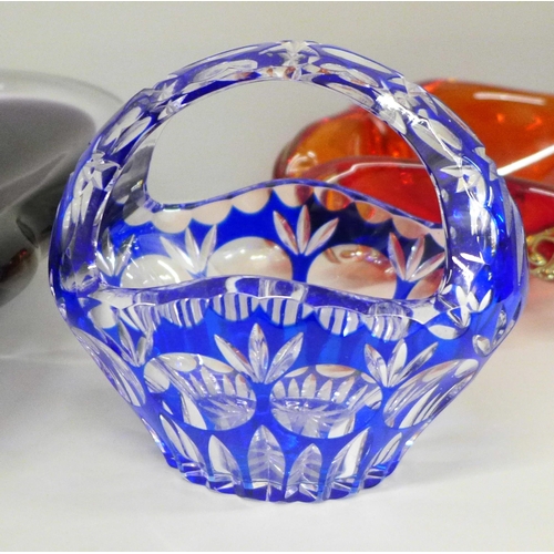 789 - Three pieces of glassware; two Murano and a basket