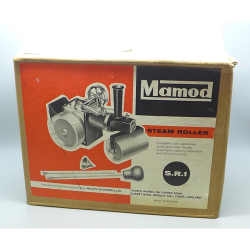 797 - A Mamod SR1 steam roller, boxed with instructions