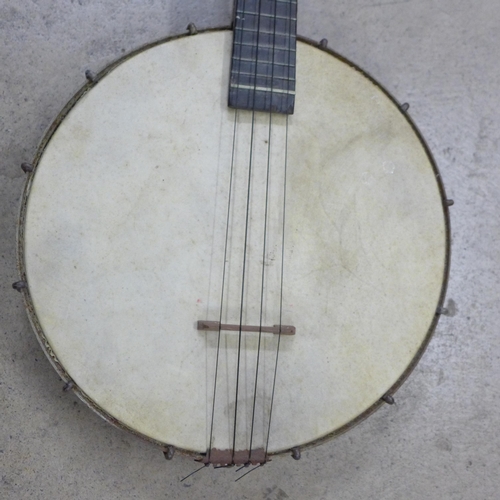 814 - A 1920's banjo ukelele, original 10