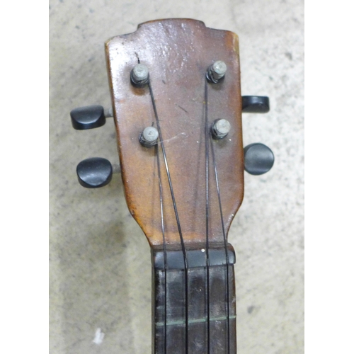 814 - A 1920's banjo ukelele, original 10