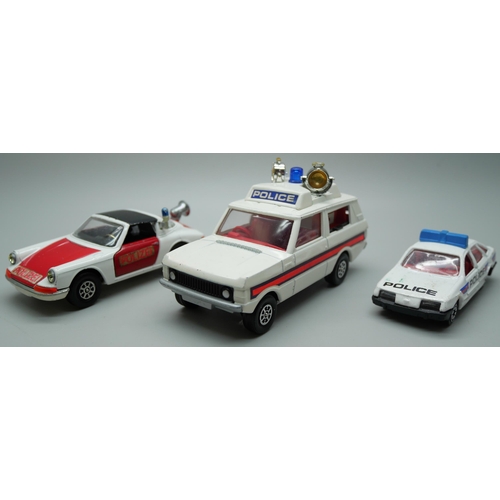 825 - Two Dinky Toys military vehicles, 676 Armoured Personnel Carrier, Volkswagen KDF, a Lone Star lorry,... 