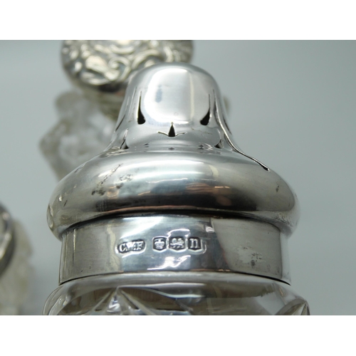 833 - A silver topped heavy glass shaker, a silver mounted scent bottle, one other scent bottle, etc.