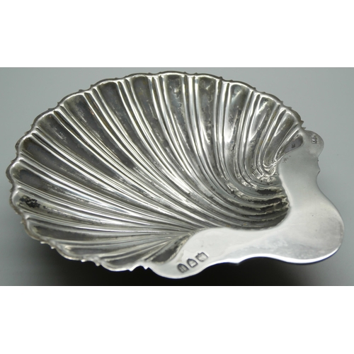 838 - A Victorian silver scallop shell dish, London 1892, George Maudsley Jackson, 82g