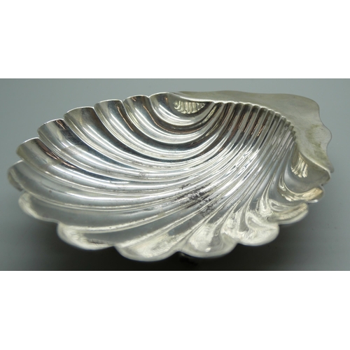 840 - A Victorian silver shell dish, Sheffield 1899, 55g