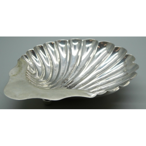 840 - A Victorian silver shell dish, Sheffield 1899, 55g