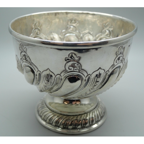 842 - An embossed silver bowl, Chester 1902, 117g