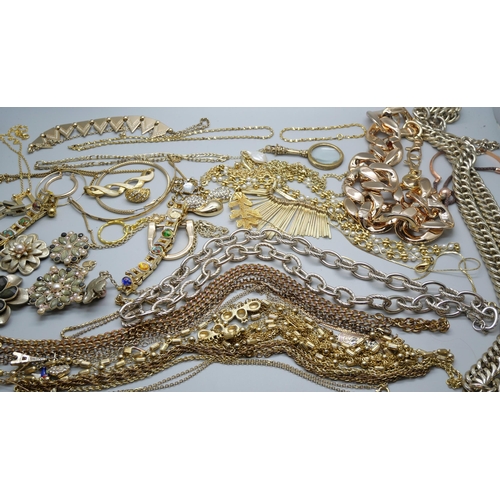 847 - A collection of gold-tone jewellery