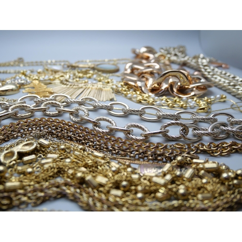 847 - A collection of gold-tone jewellery