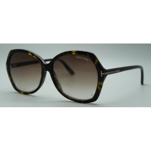 853 - A pair of Tom Ford sunglasses