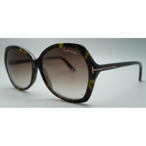 853 - A pair of Tom Ford sunglasses