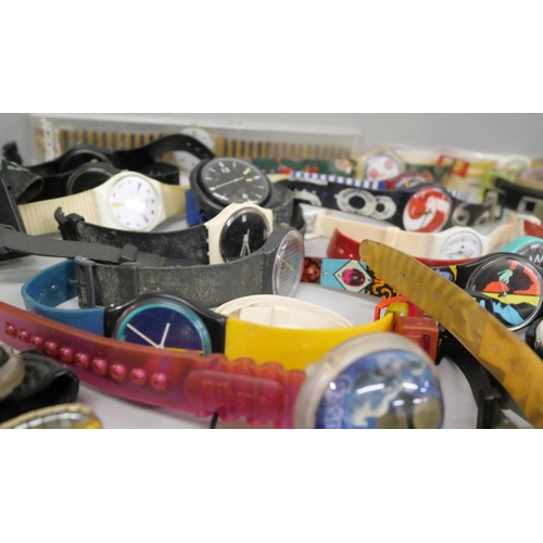 858 - A large collection of vintage Swatch wristwatches, including 1980s, some a/f