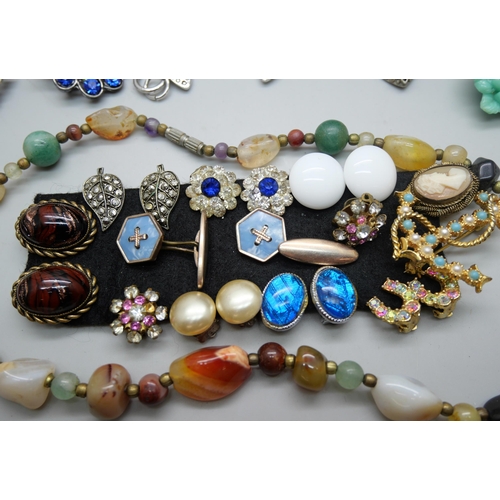 859 - A collection of jewellery including a silver and amber set pendant with matching earrings, crystal n... 