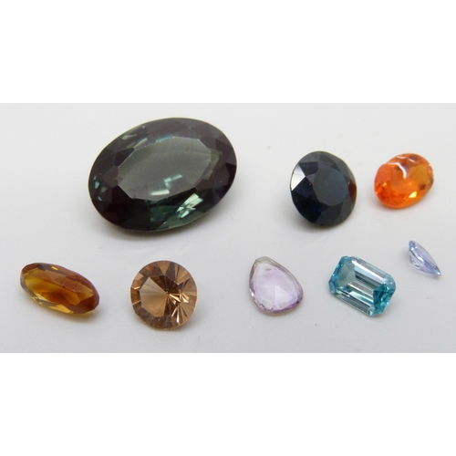 895 - Unmounted gemstones, amethyst, citrine, sapphire, spinel, etc., total weight 21.80 carats