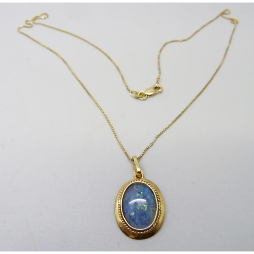 904 - An 18ct gold mounted opal pendant on an 18ct gold chain, 4.7g, chain 41cm