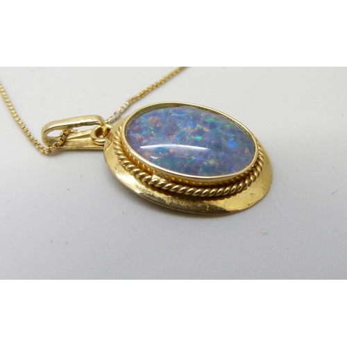 904 - An 18ct gold mounted opal pendant on an 18ct gold chain, 4.7g, chain 41cm