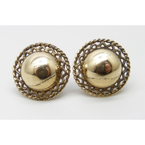 913 - A pair of 9ct gold earrings, 3.6g