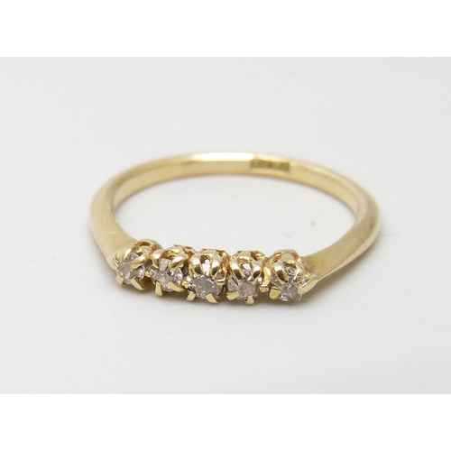 917 - An 18ct gold five stone diamond ring, 1.8g, L