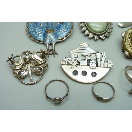 937 - Five silver brooches including Noah's Ark, love birds and large peacock, three other brooches, four ... 