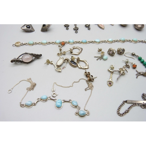 941 - A collection of silver jewellery including an enamelled brooch marked 800