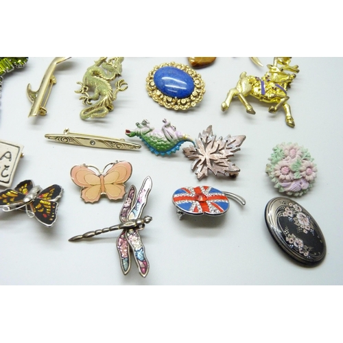 959 - Thirty-five costume brooches