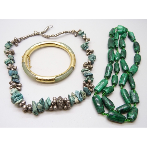 964 - A malachite necklace, turquoise necklace and jade bracelet