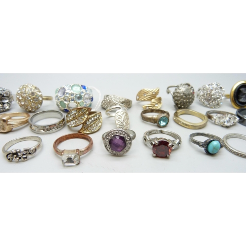 965 - Thirty-six costume rings