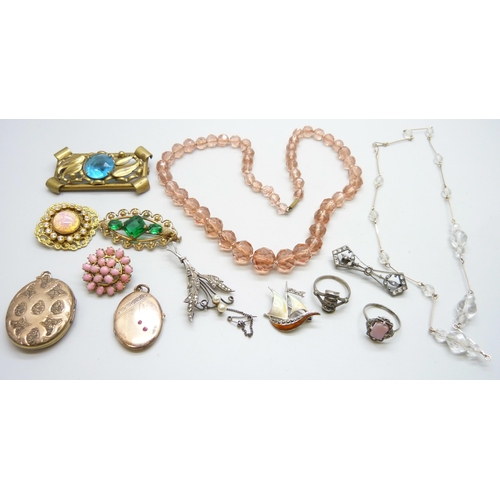 976 - A collection of 1920s/1930s costume jewellery