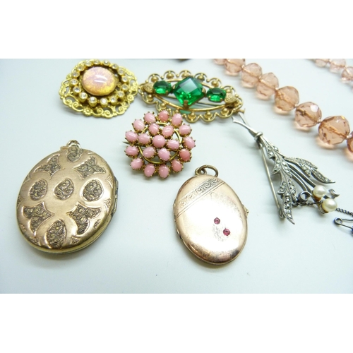 976 - A collection of 1920s/1930s costume jewellery