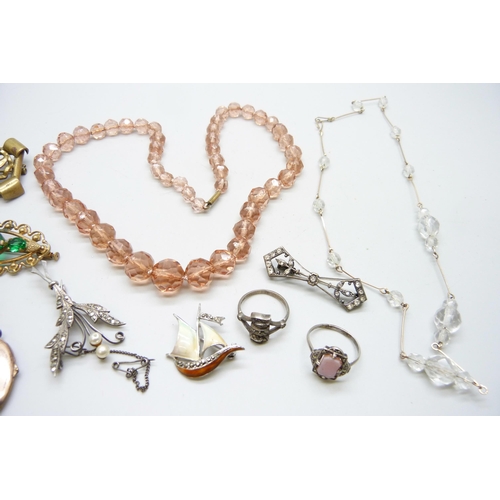 976 - A collection of 1920s/1930s costume jewellery