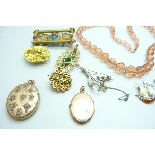 976 - A collection of 1920s/1930s costume jewellery