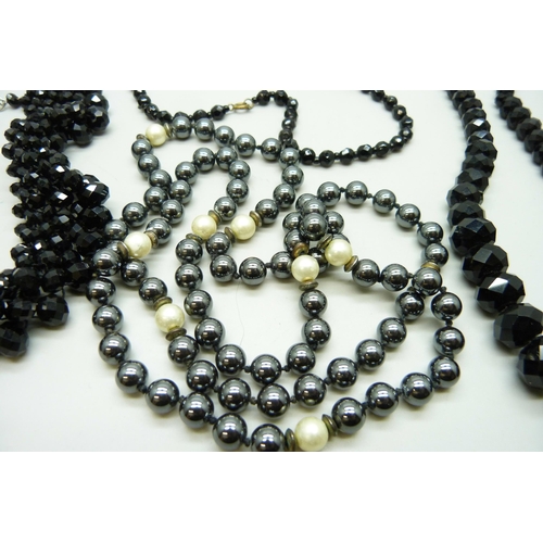 977 - A collection of French jet and hematite jewellery