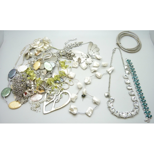 980 - A collection of silver tone jewellery