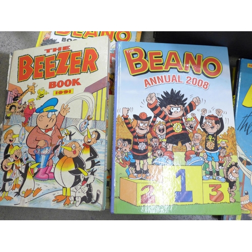 982 - A collection of Dennis The Menace, The Beano Book, Jigsaw Puzzle and paperback books **PLEASE NOTE T... 