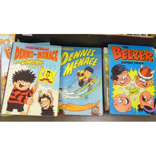 982 - A collection of Dennis The Menace, The Beano Book, Jigsaw Puzzle and paperback books **PLEASE NOTE T... 