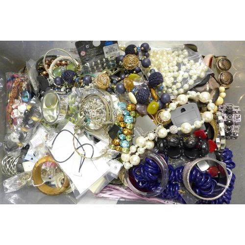 992 - A large collection of modern, unused fashion costume jewellery **PLEASE NOTE THIS LOT IS NOT ELIGIBL... 