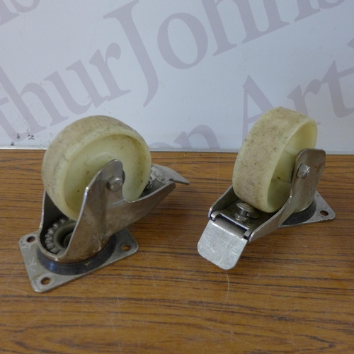 5219 - 4 machine track castors and other assorted castors