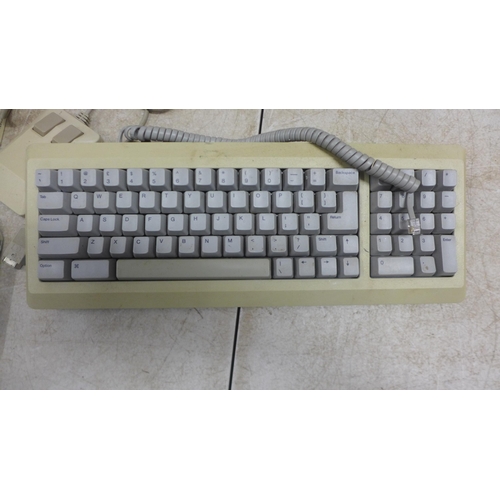 5094 - A vintage Apple Macintosh Plus 1mb personal computer, an Apple model M0110A keyboard and mouse with ... 