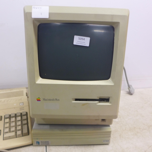 5094 - A vintage Apple Macintosh Plus 1mb personal computer, an Apple model M0110A keyboard and mouse with ... 