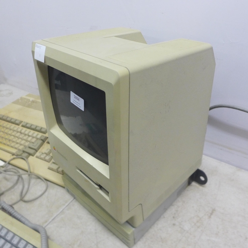 5094 - A vintage Apple Macintosh Plus 1mb personal computer, an Apple model M0110A keyboard and mouse with ... 