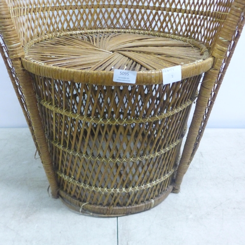 5095 - A vintage wicker peacock backed chair