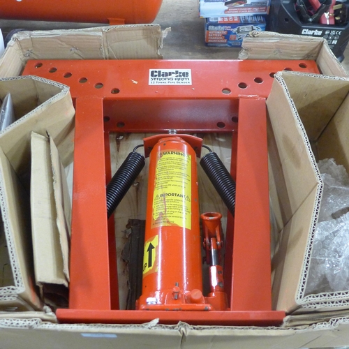 5285 - A quantity of Clarke items including a Clarke 12LST hand pump trolley sprayer, a Clarke CHV12B, 12 t... 