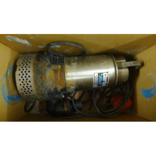 5325 - A Clarke pump DWP200A, 2