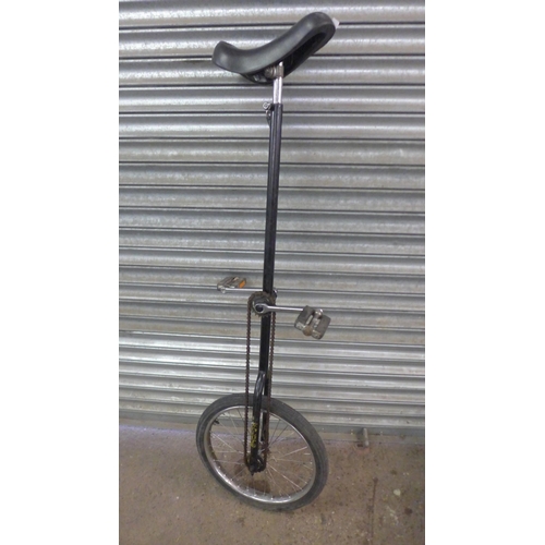 5147 - A black metal Giraffe unicycle with 16.5