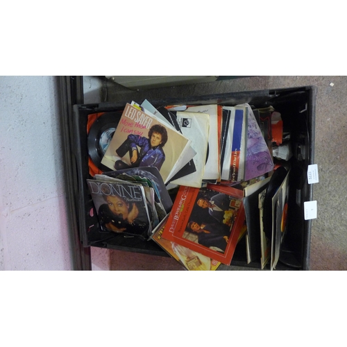 5115 - A box of approximately 500 singles and LPs