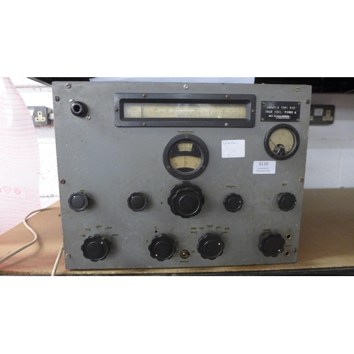 5119 - An ex-army receiver type B28 WW2 communications radio