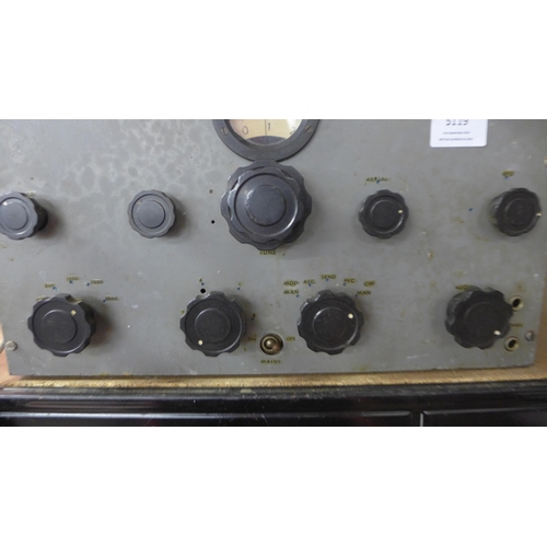 5119 - An ex-army receiver type B28 WW2 communications radio