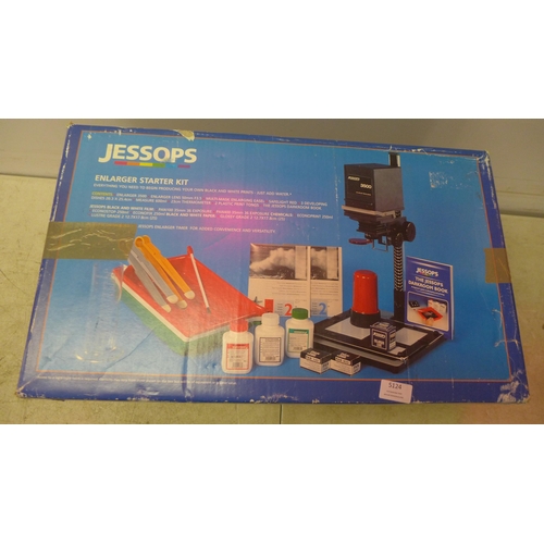 5124 - A Jessops enlarger starter kit 3500 with additional gnome enlarger lens (boxed) and a quantity of ph... 